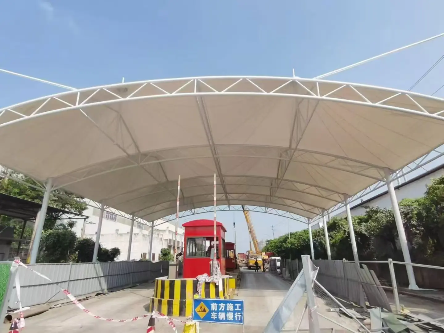 【贵州沿河雨棚】怎么选择【源头工厂】:解决雨棚建造盲目选择的选型标准